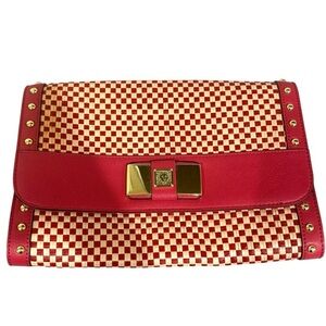 🌟 Anne Klein Vintage Woven Clutch – Red & Natural with Gold Stud Accents 🌟